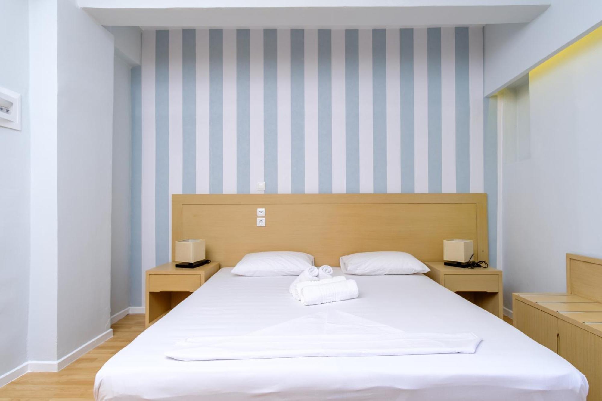 Aphrodite Hotel Syros Kini エクステリア 写真
