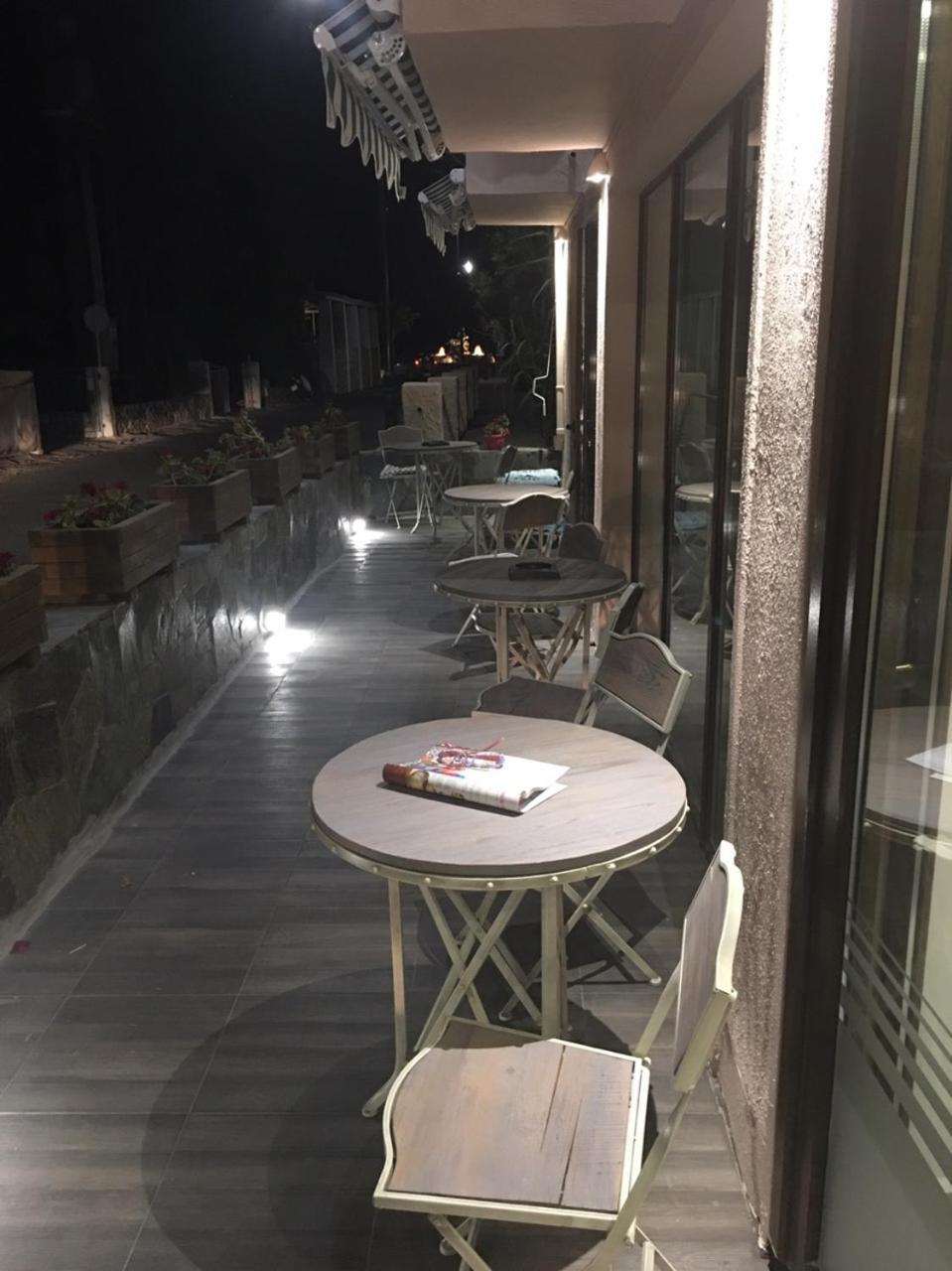 Aphrodite Hotel Syros Kini エクステリア 写真